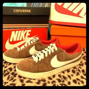 NIKE sb Men’s 9...cool colorway brown/white/red